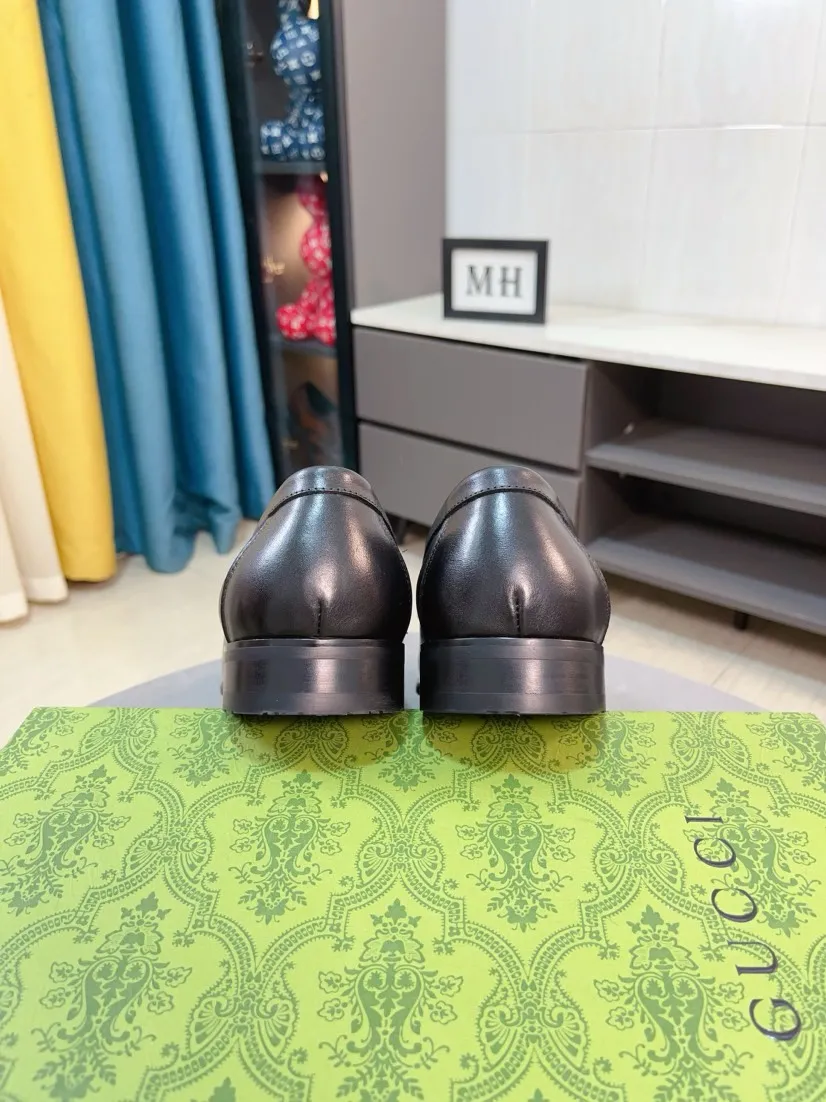 Men's shoes 💰500🌹🌹Niuli [GUCCI Gucci] A new style of formal men's leather shoes is coming~ The original quality upper is made of patent leather imported from Italy, the leather is soft and delicate, comfortable and soft first-layer cowhide lining, rubber wear-resistant outsole, the shoe shape is dignified and domineering, and the luxury charm cannot be concealed! The natural and free nouveau riche leads the trend. Code number: 38-44